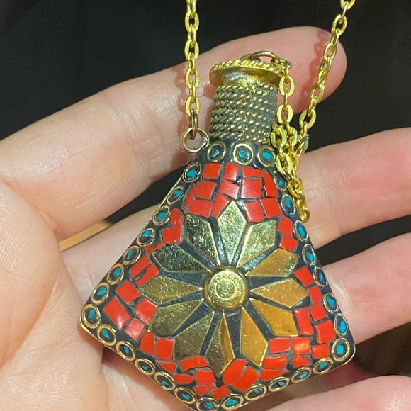 Vintage perfume bottle necklace Bronze inlay stone - Picture 1 of 6